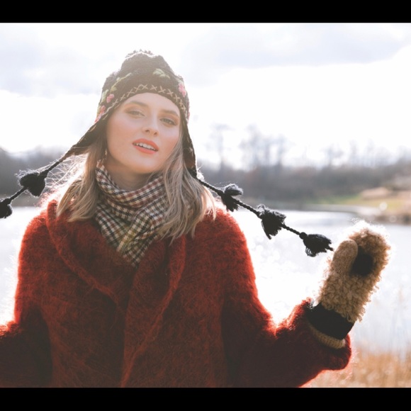 French Knot Marigold Earflap hat NEW - Picture 2 of 4
